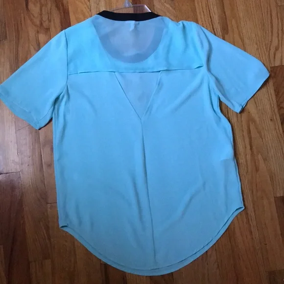 BCBG green top mint with black color trim xs - Picture 3 of 6